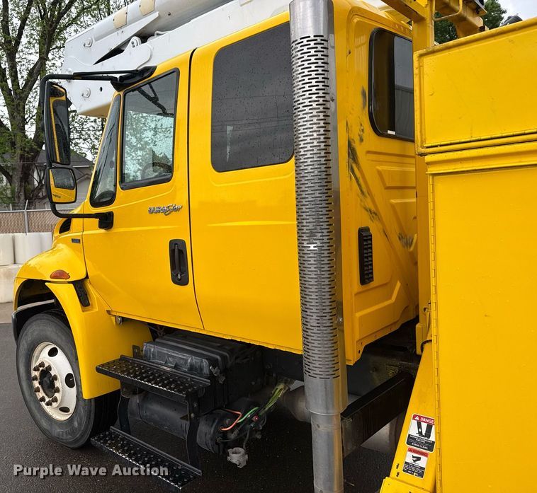 image for item EQ1482 2011 International DuraStar 4400 bucket truck