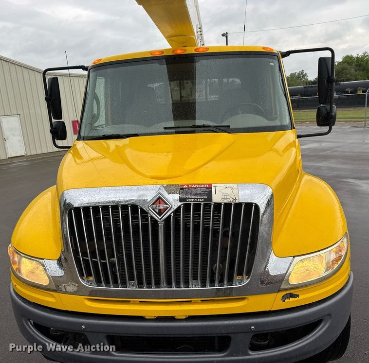 image for item EQ1482 2011 International DuraStar 4400 bucket truck
