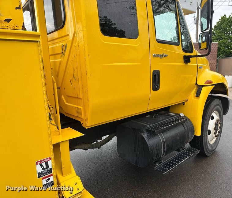 image for item EQ1482 2011 International DuraStar 4400 bucket truck