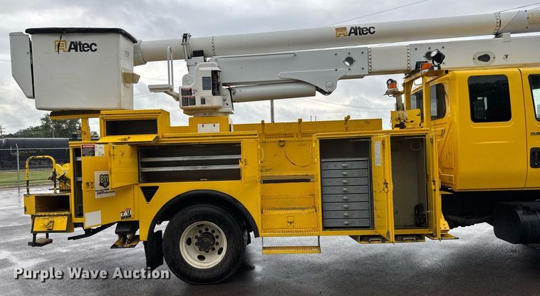 image for item EQ1482 2011 International DuraStar 4400 bucket truck