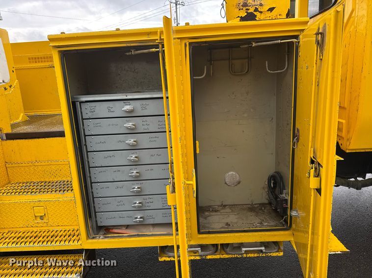 image for item EQ1482 2011 International DuraStar 4400 bucket truck