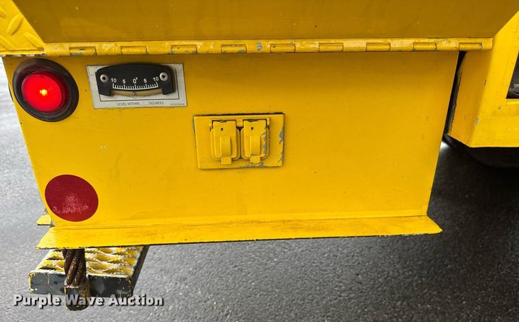 image for item EQ1482 2011 International DuraStar 4400 bucket truck