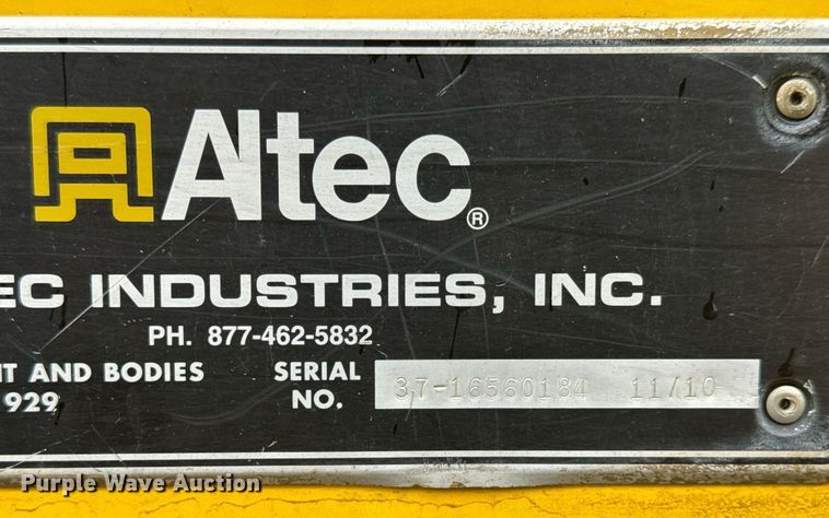 image for item EQ1482 2011 International DuraStar 4400 bucket truck