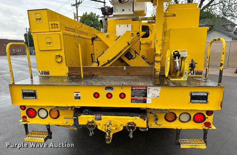 image for item EQ1482 2011 International DuraStar 4400 bucket truck