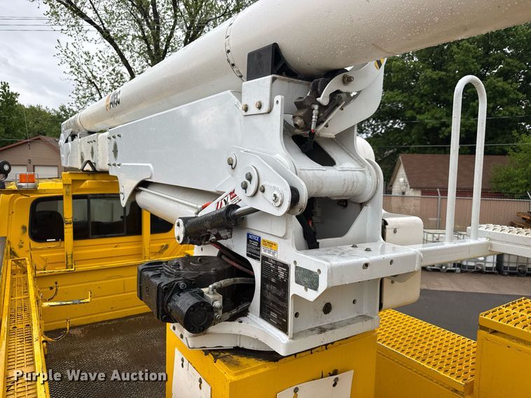 image for item EQ1482 2011 International DuraStar 4400 bucket truck