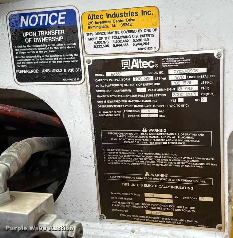 image for item EQ1482 2011 International DuraStar 4400 bucket truck