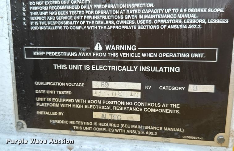 image for item EQ1482 2011 International DuraStar 4400 bucket truck