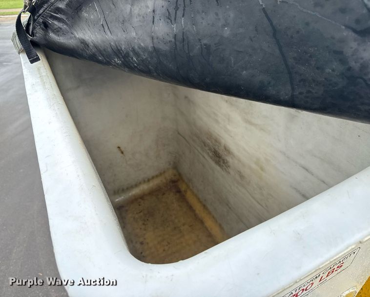 image for item EQ1482 2011 International DuraStar 4400 bucket truck