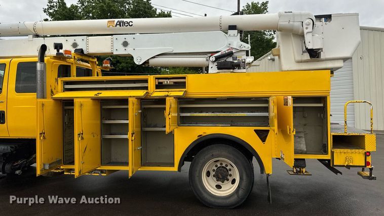 image for item EQ1482 2011 International DuraStar 4400 bucket truck