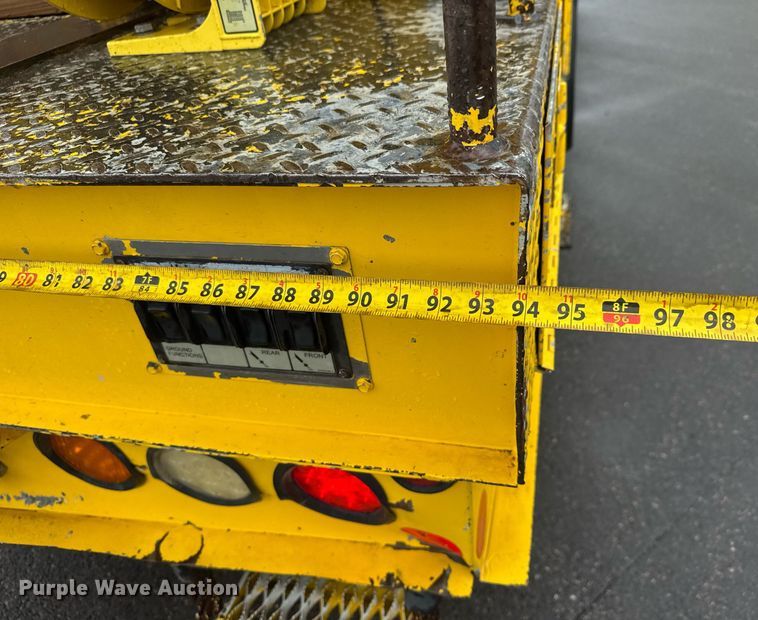 image for item EQ1482 2011 International DuraStar 4400 bucket truck