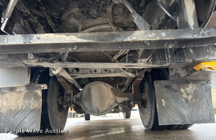 image for item EQ1482 2011 International DuraStar 4400 bucket truck