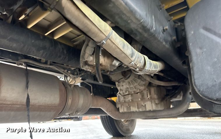 image for item EQ1482 2011 International DuraStar 4400 bucket truck