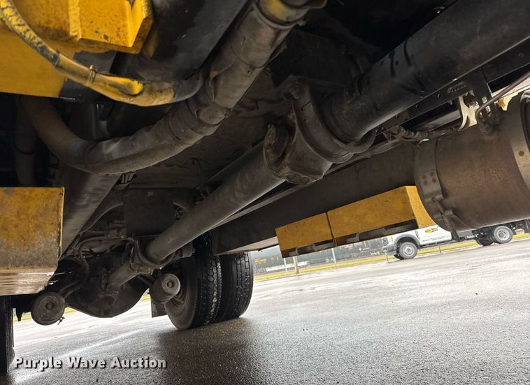 image for item EQ1482 2011 International DuraStar 4400 bucket truck