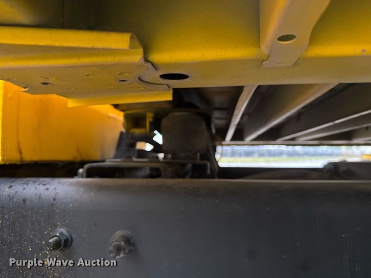 image for item EQ1482 2011 International DuraStar 4400 bucket truck