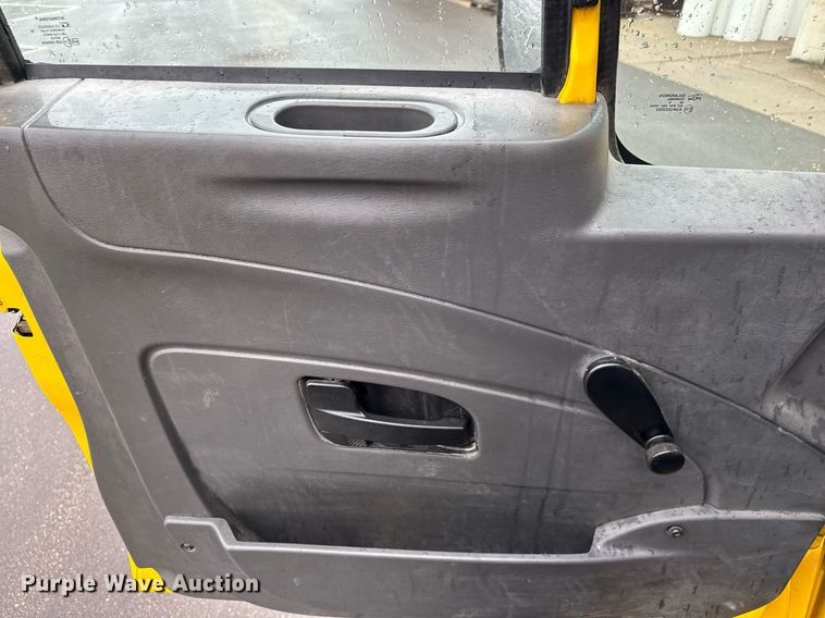 image for item EQ1482 2011 International DuraStar 4400 bucket truck