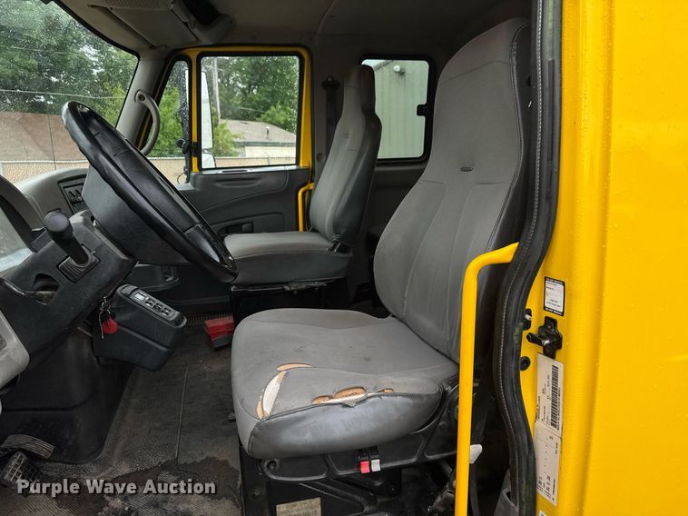 image for item EQ1482 2011 International DuraStar 4400 bucket truck