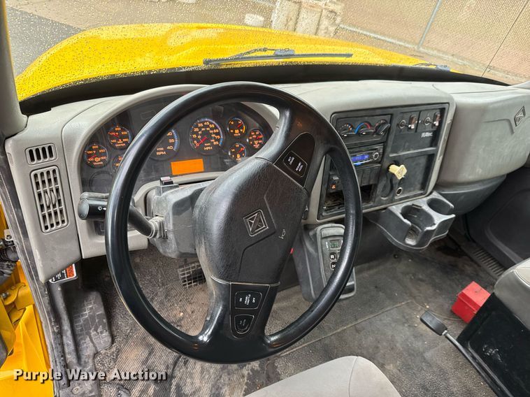 image for item EQ1482 2011 International DuraStar 4400 bucket truck