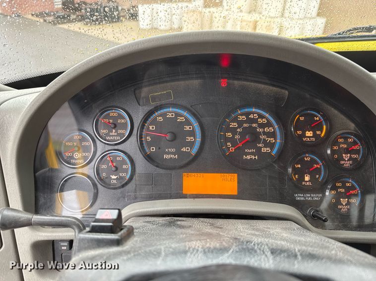 image for item EQ1482 2011 International DuraStar 4400 bucket truck