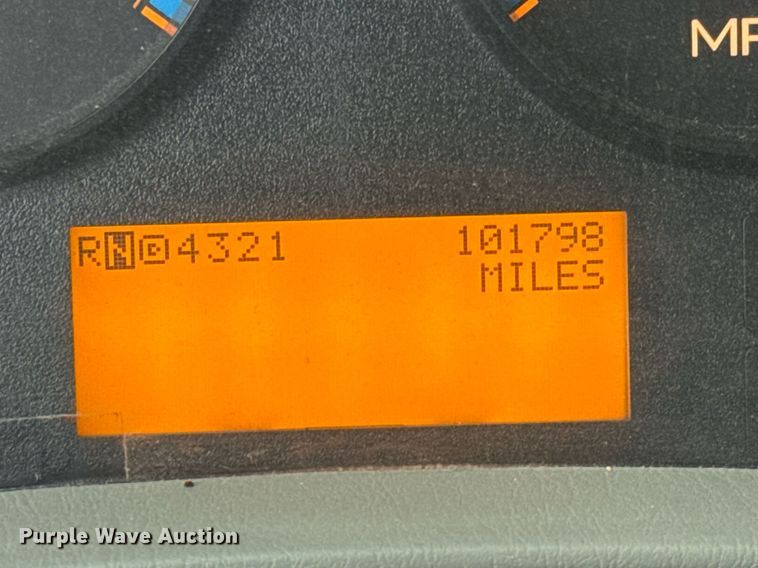 image for item EQ1482 2011 International DuraStar 4400 bucket truck