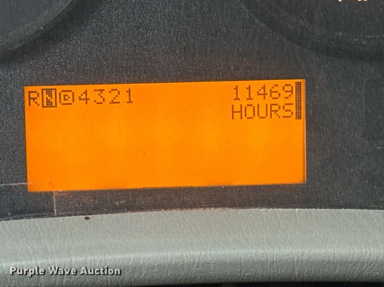 image for item EQ1482 2011 International DuraStar 4400 bucket truck