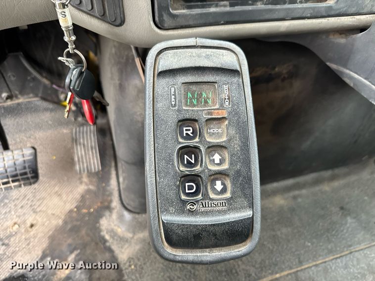 image for item EQ1482 2011 International DuraStar 4400 bucket truck