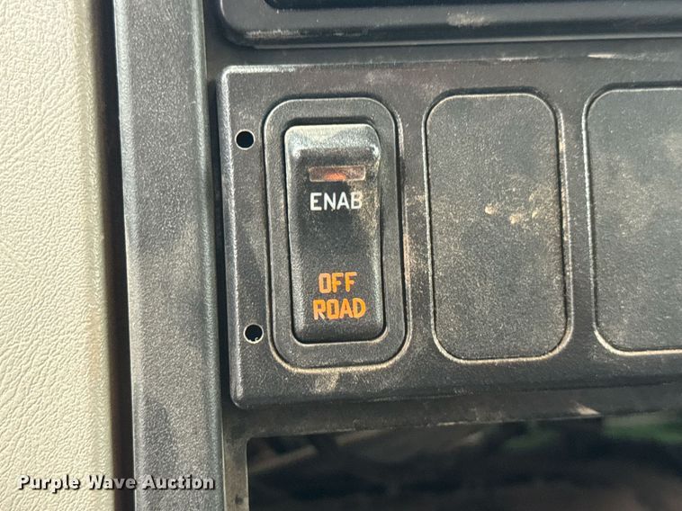 image for item EQ1482 2011 International DuraStar 4400 bucket truck