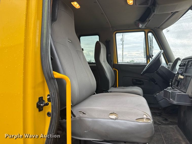 image for item EQ1482 2011 International DuraStar 4400 bucket truck