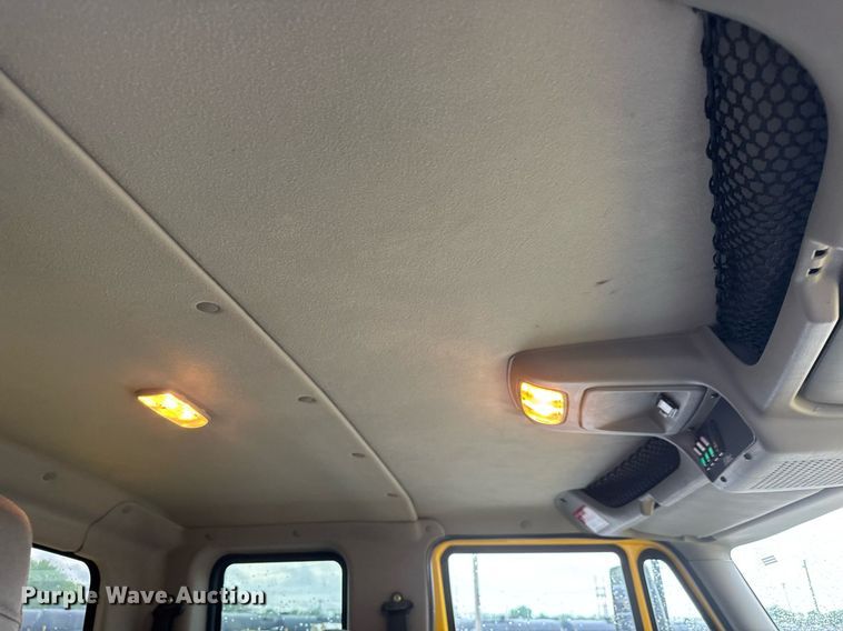 image for item EQ1482 2011 International DuraStar 4400 bucket truck