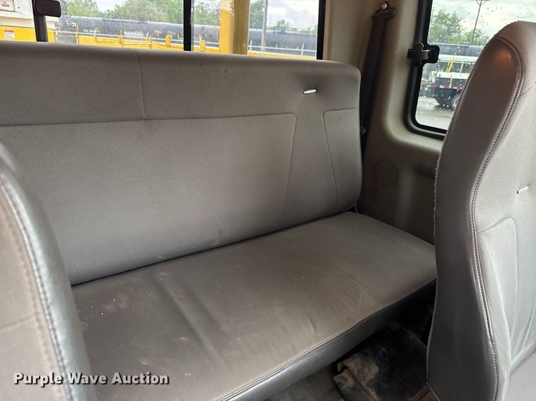 image for item EQ1482 2011 International DuraStar 4400 bucket truck