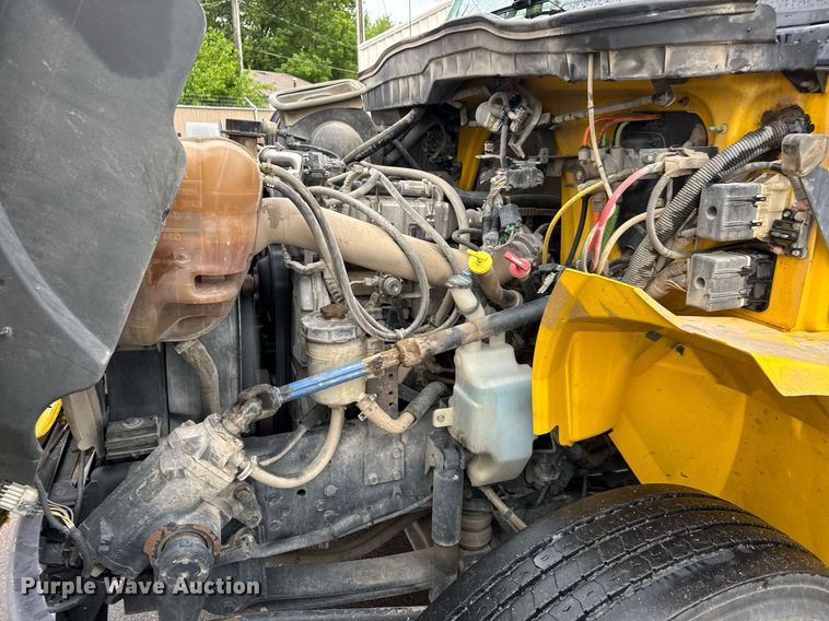 image for item EQ1482 2011 International DuraStar 4400 bucket truck