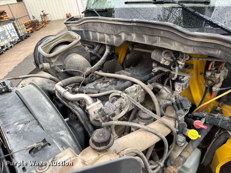 image for item EQ1482 2011 International DuraStar 4400 bucket truck