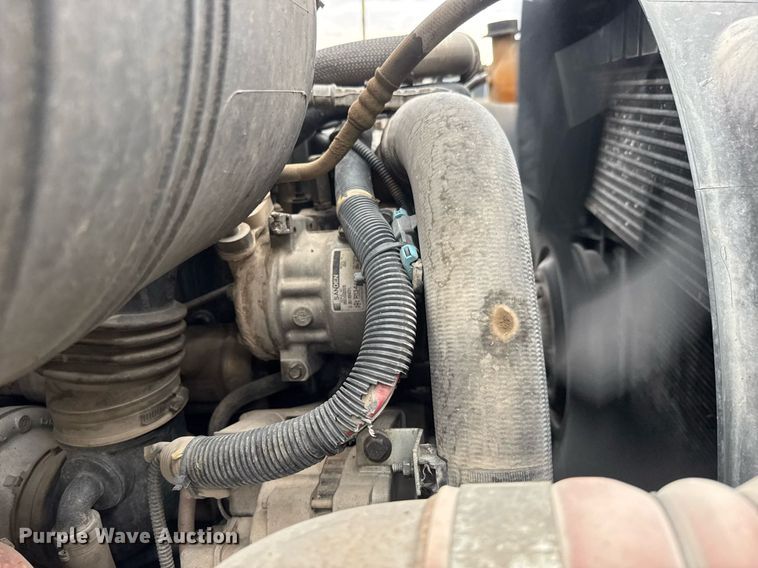 image for item EQ1482 2011 International DuraStar 4400 bucket truck