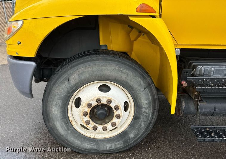 image for item EQ1482 2011 International DuraStar 4400 bucket truck