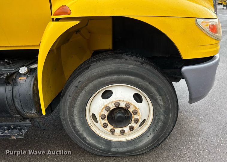 image for item EQ1482 2011 International DuraStar 4400 bucket truck