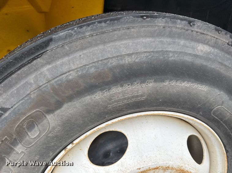 image for item EQ1482 2011 International DuraStar 4400 bucket truck