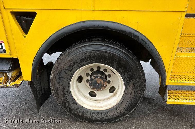 image for item EQ1482 2011 International DuraStar 4400 bucket truck