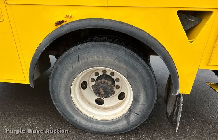 image for item EQ1482 2011 International DuraStar 4400 bucket truck