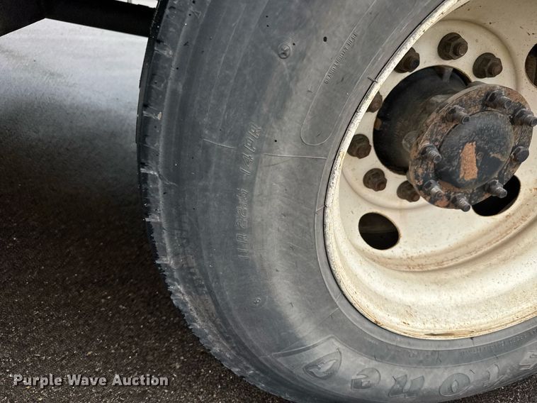 image for item EQ1482 2011 International DuraStar 4400 bucket truck