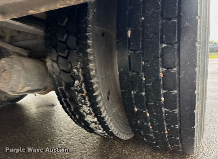 image for item EQ1482 2011 International DuraStar 4400 bucket truck