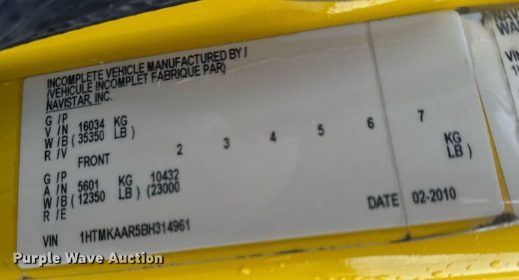 image for item EQ1482 2011 International DuraStar 4400 bucket truck