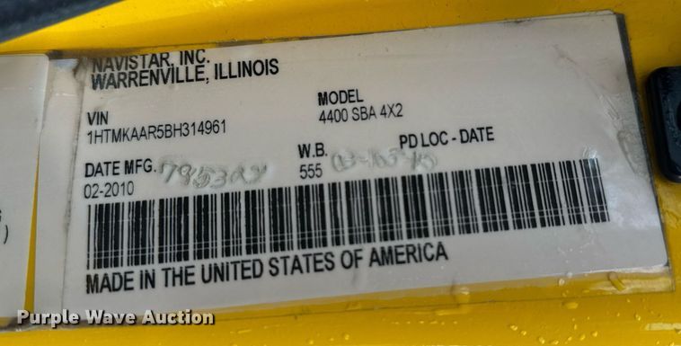 image for item EQ1482 2011 International DuraStar 4400 bucket truck