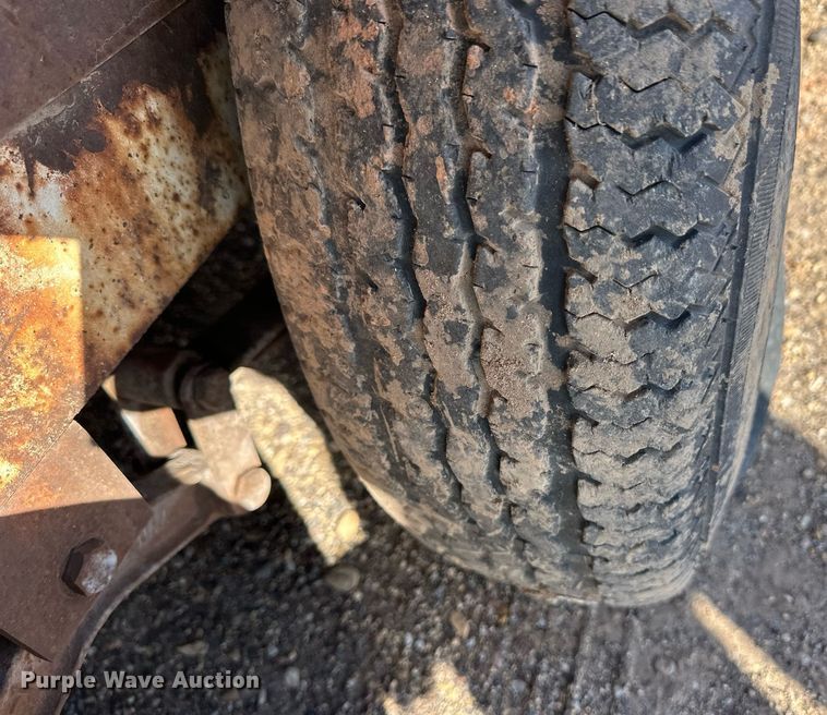 image for item EQ4609 1993 PJ utility trailer