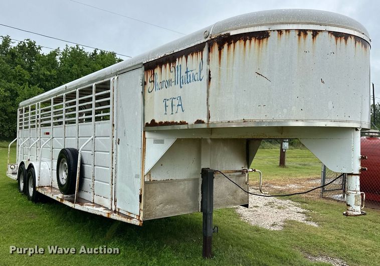 image for item EQ4721 1992 W-W livestock trailer