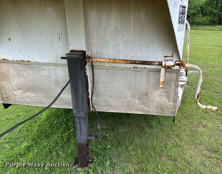 image for item EQ4721 1992 W-W livestock trailer