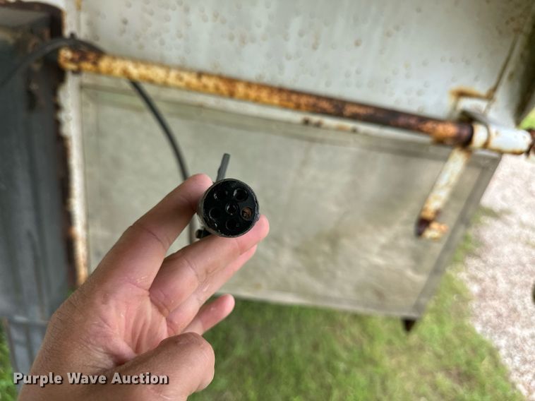 image for item EQ4721 1992 W-W livestock trailer