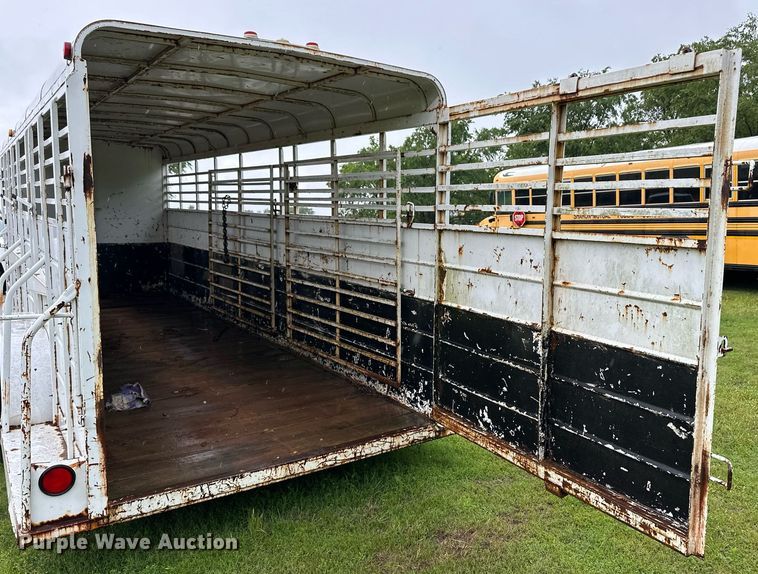 image for item EQ4721 1992 W-W livestock trailer
