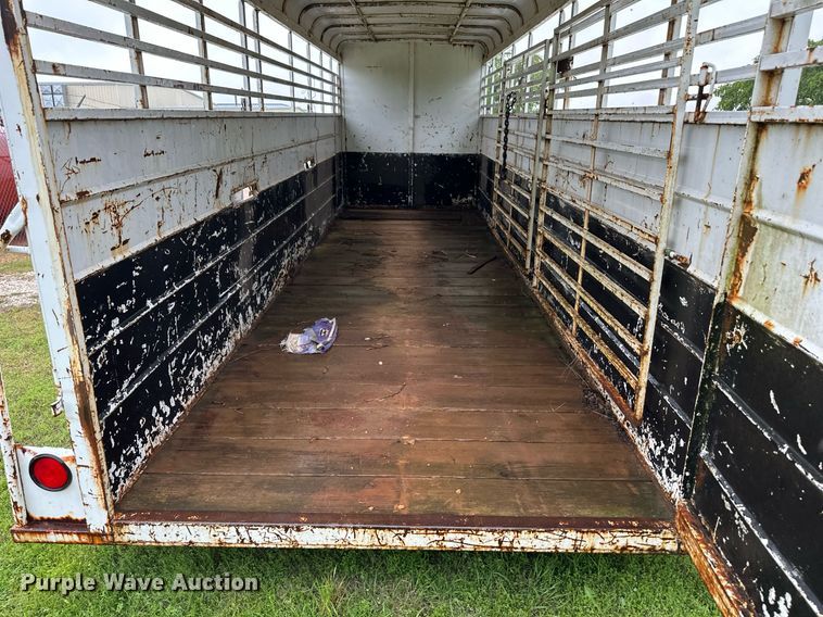 image for item EQ4721 1992 W-W livestock trailer