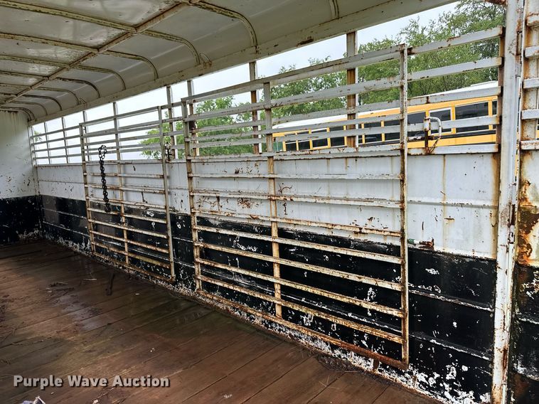 image for item EQ4721 1992 W-W livestock trailer