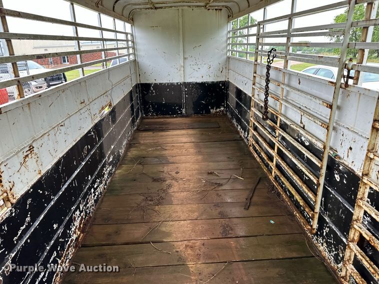 image for item EQ4721 1992 W-W livestock trailer