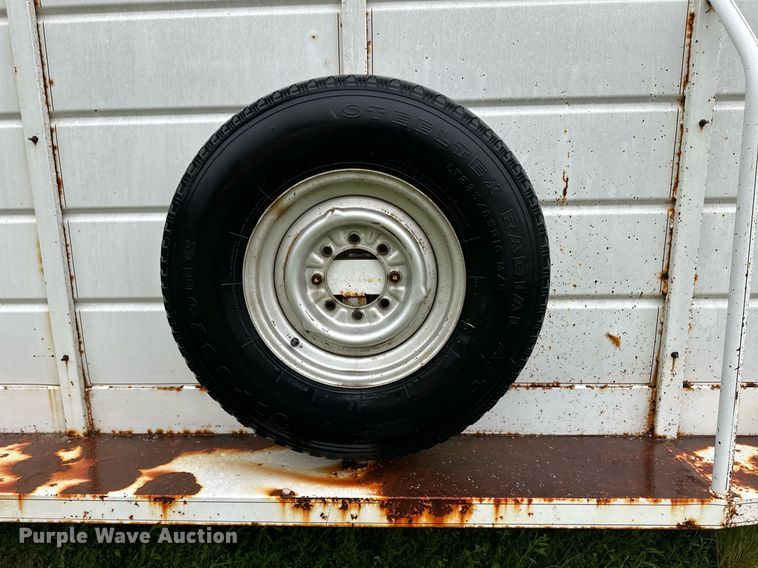 image for item EQ4721 1992 W-W livestock trailer